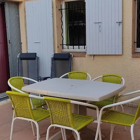 Holiday home Maisonnette Captivantes 2